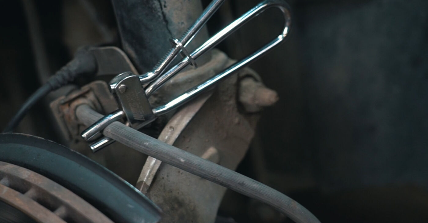 Wie hinten und vorne Bremssättel austauschen - Schrittweise Handbücher und Videoanleitungen