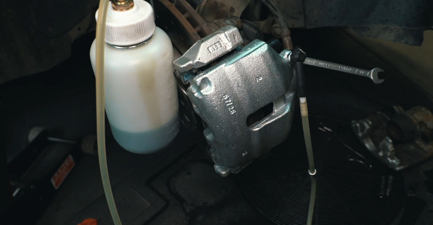 Wie hinten und vorne Bremssättel austauschen - Schrittweise Handbücher und Videoanleitungen