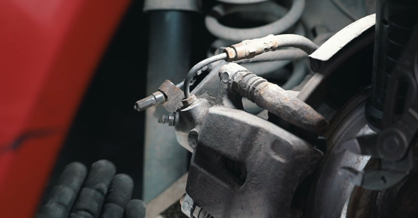 Wie schwer ist es, selbst zu reparieren: vorne (links und rechts) Bremszange Tausch - Downloaden Sie sich illustrierte Anleitungen