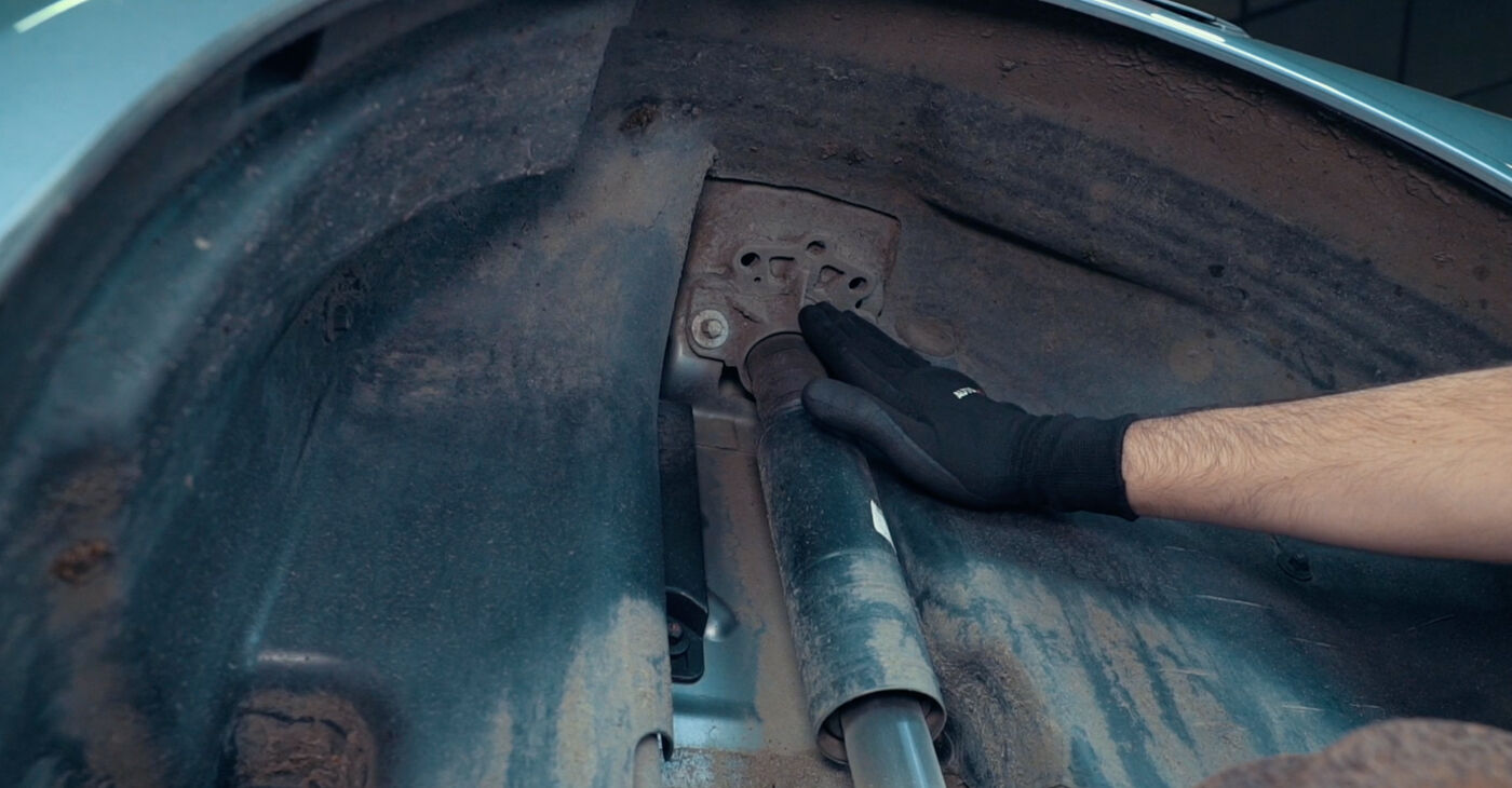 Wie Stoßdämpfer tauschen - Kostenlose PDF- und Videoanleitungen