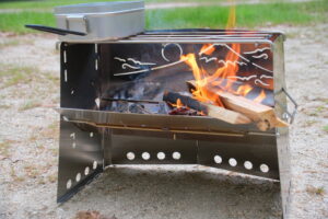 【速報レビュー】2025年限定『ユニフレーム/薪グリルⅡ 富士山ver.』40周年記念モデルの実力は?