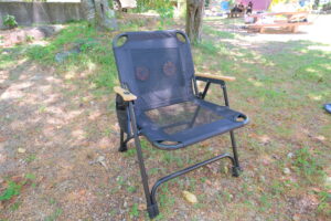 【猛暑対策】話題の「風が出るチェア」の実力は?真夏キャンプで風力チェックしてみた