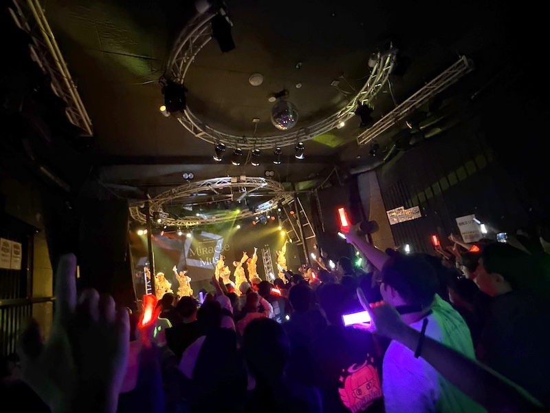 【オフィシャルレポ】Mirror,Mirror、4周年ツアーで雲丹うに地元初凱旋