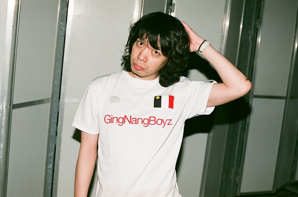 銀杏BOYZ峯田和伸、〈東京アコースティック三叉路〉で久々のライヴ出演決定