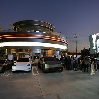 Searching for Humanity’s Last Hope&-and a Taste of the Future&-at the Tesla Diner