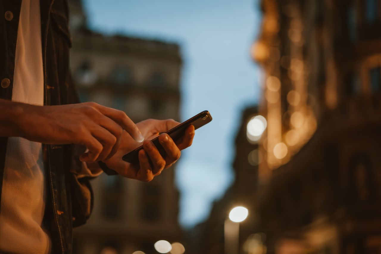 Worried About Phone Searches? 1Password's Travel Mode Can Clean Up Your Data