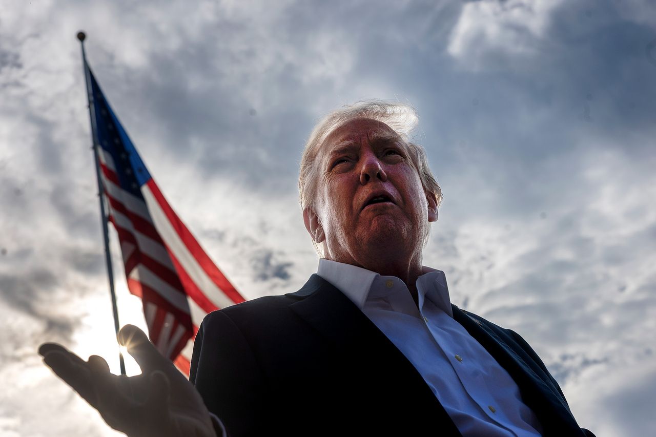 Federal Workers Are Being Told to Blame Democrats for the Shutdown
