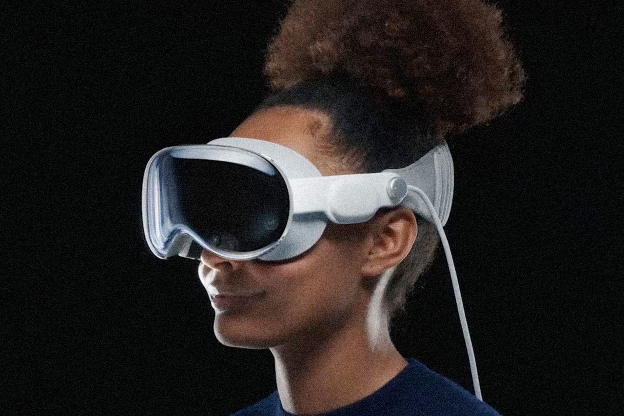 The Vision Pro Was An Expensive Misstep. Now Apple Has to Catch Up With Smart Glasses