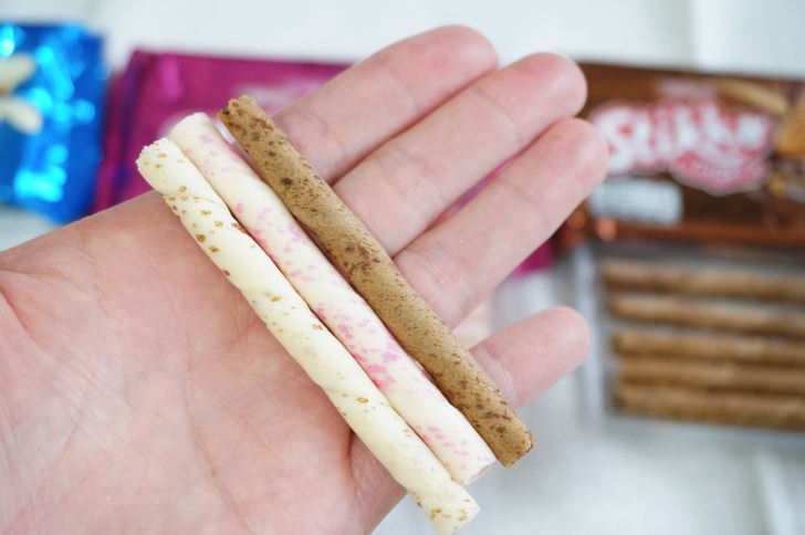 コストコのスティッコフィンガーズ(お菓子の表面)