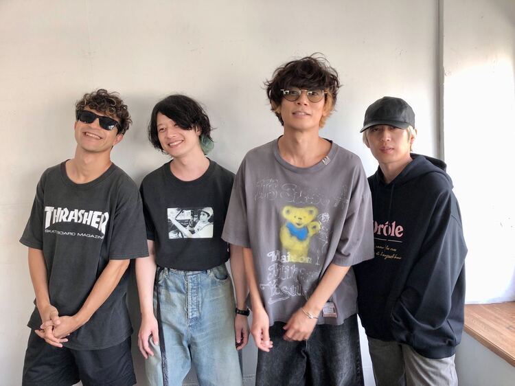 [Alexandros]、読み応えたっぷりの『But wait. Cats?』全曲解説インタビュー。JAPAN10月号に掲載中です