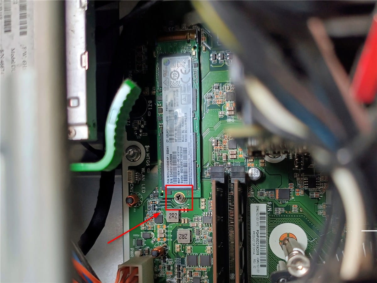 基板に刺さっているM.2 SSD