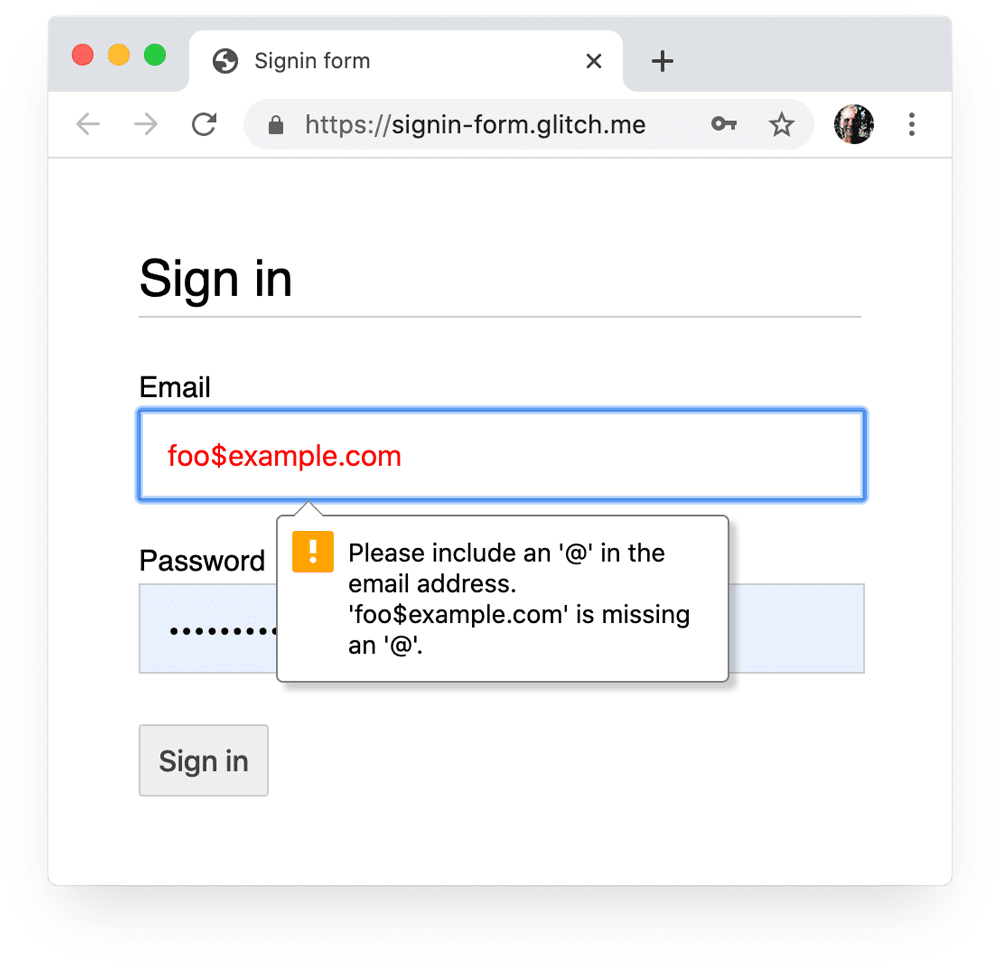 桌面版 Chrome 中的登录表单,显示了浏览器提示和无效电子邮件值的焦点。