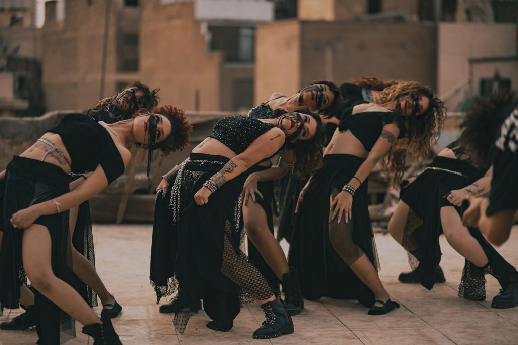 مقابلة مع شيرين حجازي، مُؤسِسة فرقة “عوالم خفية” للرقص الشرقي الحديث 